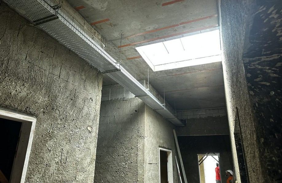 Chemin de câbles, chantier gros œuvre